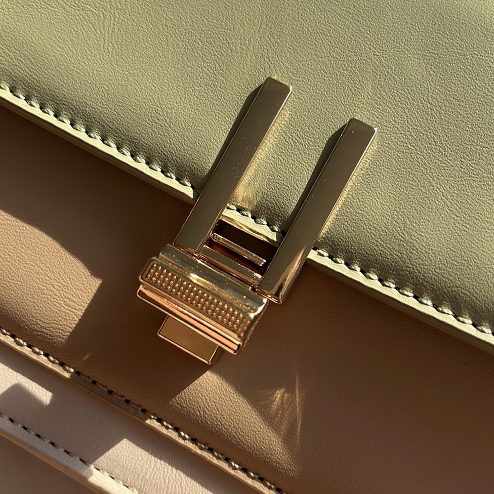 Gold Chain Neutral Handbag - Picture 2 of 6